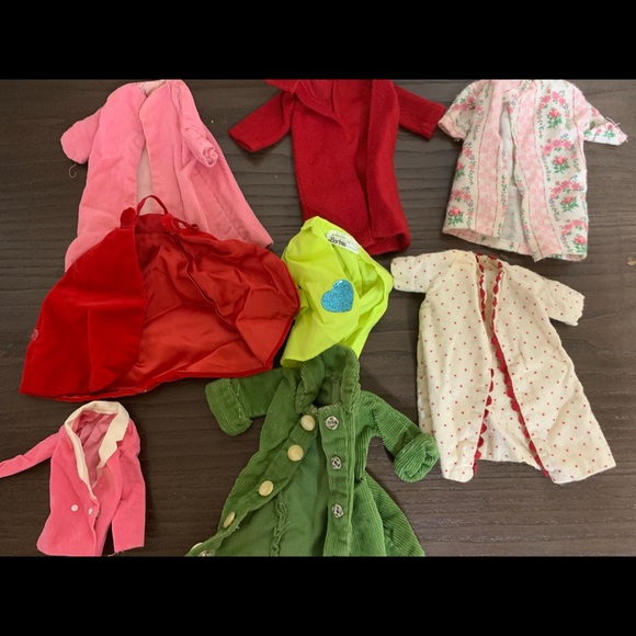 VINTAGE 1960S Mattel Barbie lot with accessories and complete outfit sets!! - Picture 8 of 12